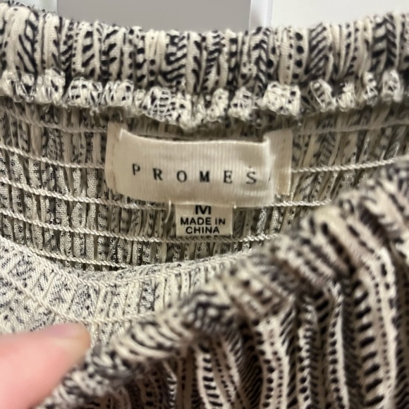 Promesa sleeveless romper. Great condition size medium. Black and cream. - Picture 2 of 5